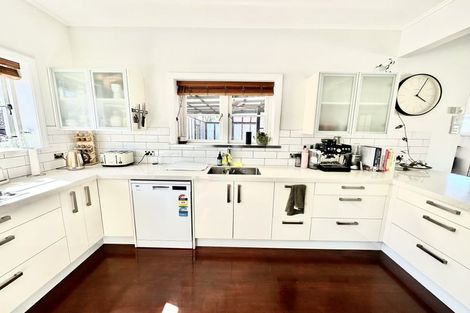 Photo of property in 10 Wayside, Miramar, Wellington, 6022