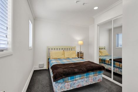 Photo of property in 1e Queen Street, New Plymouth, 4310