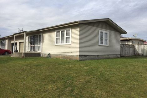 Photo of property in 2 Abraham Crescent, Milson, Palmerston North, 4414