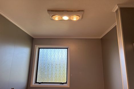 Photo of property in 121a Seabrook Avenue, New Lynn, Auckland, 0600