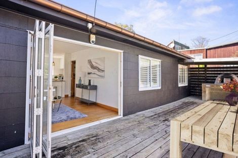 Photo of property in 110 Candia Road, Henderson Valley, Auckland, 0614