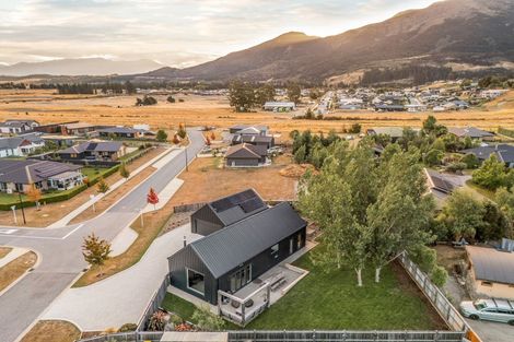 Photo of property in 19 Grandview Road, Lake Hawea, 9382