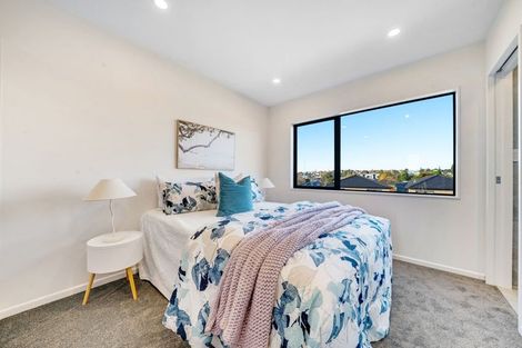 Photo of property in 6/32 Tiraumea Drive, Pakuranga, Auckland, 2010