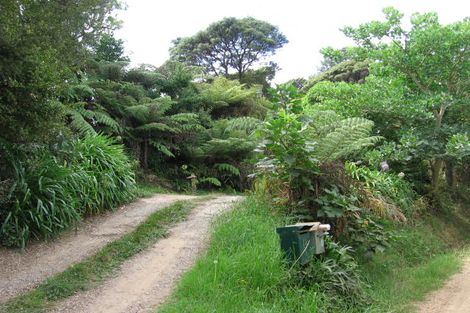 Photo of property in 16 Taraire Street, Ostend, Waiheke Island, 1081