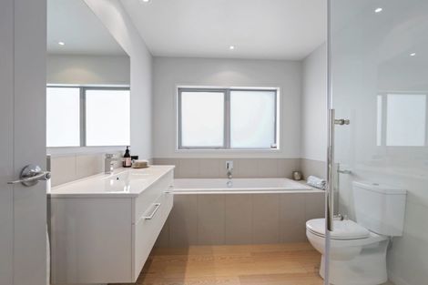 Photo of property in 12 Robertson Street, Raglan, 3225