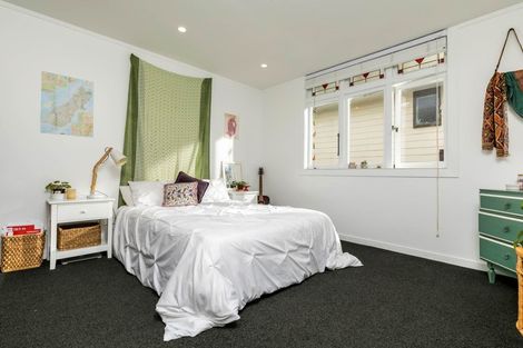 Photo of property in 24 Sulphur Beach Road, Northcote Point, Auckland, 0627