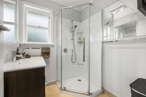 Photo of property in 1/62 Roberts Road, Glenfield, Auckland, 0629