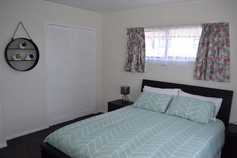 Photo of property in 52 Meadowood Drive, Unsworth Heights, Auckland, 0632