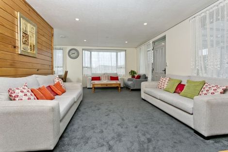 Photo of property in 13 Grenadine Place, Unsworth Heights, Auckland, 0632