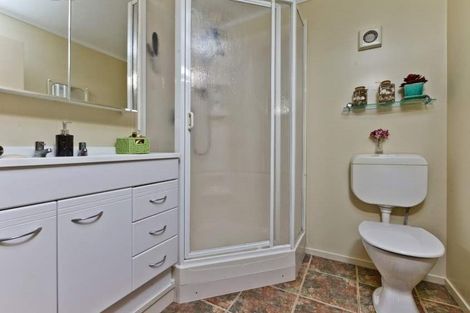 Photo of property in 65 Pupuke Road, Birkenhead, Auckland, 0627