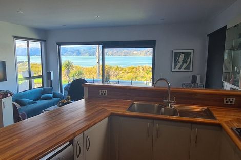 Photo of property in 191 Marine Parade, Seatoun, Wellington, 6022