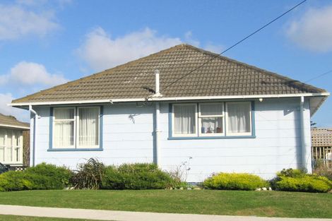 Photo of property in 16 Cornwall Crescent, Cannons Creek, Porirua, 5024