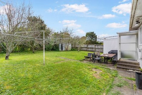 Photo of property in 17 Trinidad Road, Sunnynook, Auckland, 0620