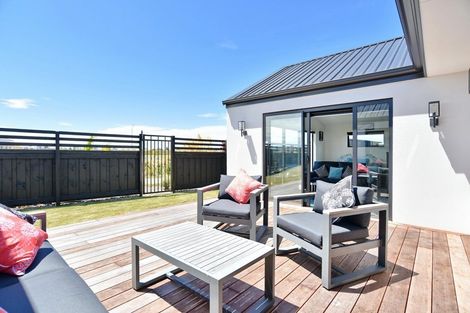 Photo of property in 17 Angus Place, Rangiora, 7400