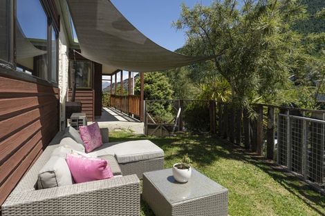 Photo of property in 10 Watts Road, Fernhill, Queenstown, 9300