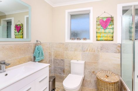 Photo of property in 47 Cumberland Street, Merrilands, New Plymouth, 4312