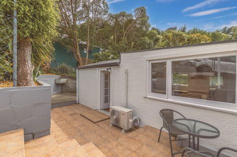 Photo of property in 24 Voelas Road, Lyttelton, 8082