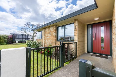 Photo of property in 27 Suncrest Drive, West Harbour, Auckland, 0618