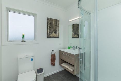 Photo of property in 33 Wakefield Road, Levin, 5571