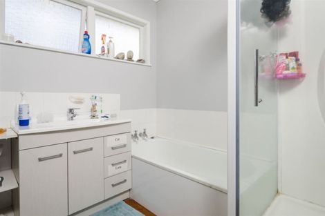 Photo of property in 73 Waimumu Road, Massey, Auckland, 0614