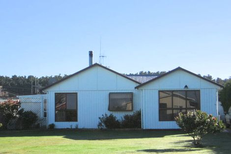 Photo of property in 47 Edinburgh Terrace, Foxton Beach, Foxton, 4815