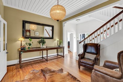 Photo of property in 5 Rogan Street, New Plymouth, 4310