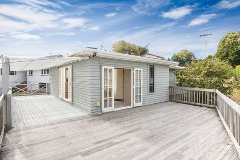 Photo of property in 15 Sunnyfield Crescent, Glenfield, Auckland, 0629