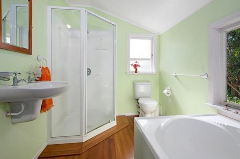 Photo of property in 27 Waikite Road, Welcome Bay, Tauranga, 3112