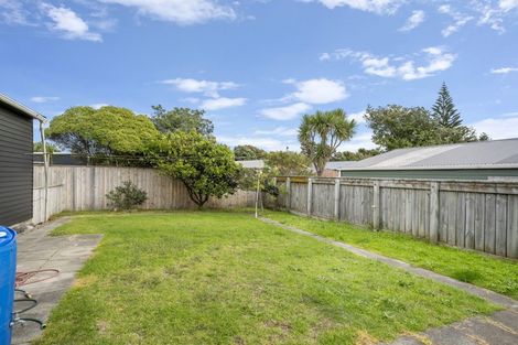 Photo of property in 32 Eruini Street, Waikanae Beach, Waikanae, 5036