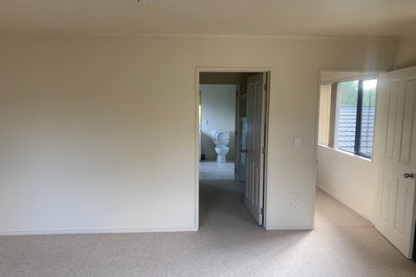 Photo of property in 5 Trotting Terrace, Fairview Heights, Auckland, 0632