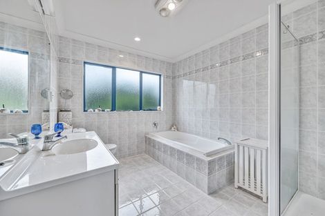 Photo of property in 19 Belleaire Court, West Harbour, Auckland, 0618