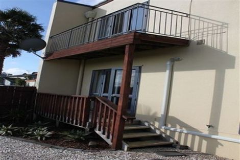 Photo of property in 2/14 Ponderosa Drive, Oteha, Auckland, 0632