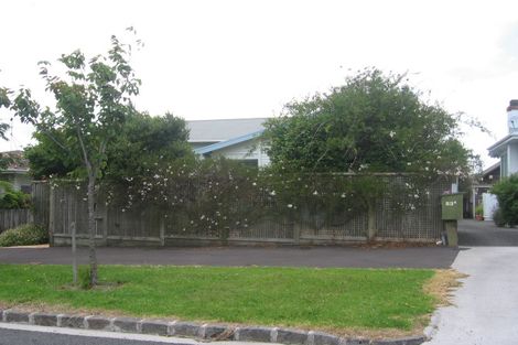 Photo of property in 2/25 Adam Street, Greenlane, Auckland, 1051