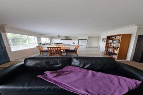 Photo of property in 2/4202a Great North Road, Glendene, Auckland, 0602