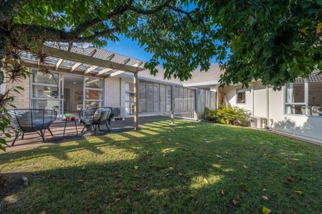 Photo of property in 66 Golfland Drive, Golflands, Auckland, 2013