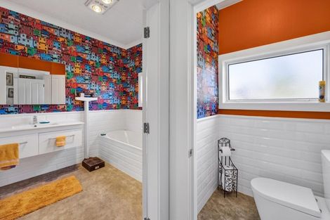 Photo of property in 30 Kahikatea Street, Inglewood, 4330