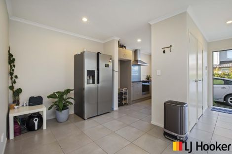 Photo of property in 13 Akeake Lane, Manurewa, Auckland, 2102