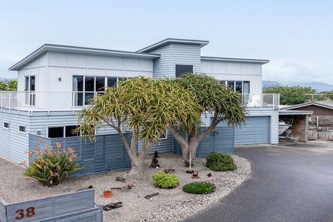 Photo of property in 38 Pharazyn Avenue, Waikanae Beach, Waikanae, 5036