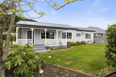 Photo of property in 52 Hinemoa Street, Paraparaumu, 5032