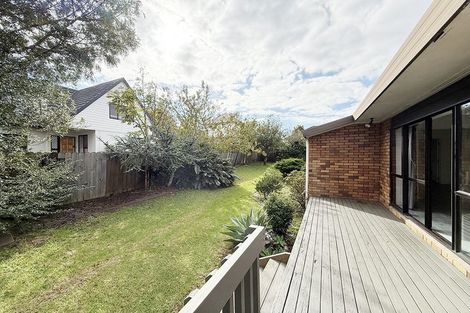 Photo of property in 9 Cambric Place, Botany Downs, Auckland, 2010