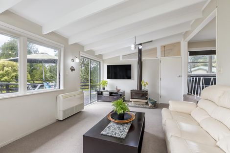 Photo of property in 22 Harrybrook Road, Green Bay, Auckland, 0604