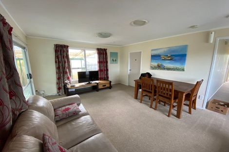 Photo of property in 4 Karo Place, Glendene, Auckland, 0602