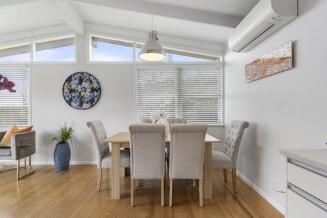 Photo of property in 22 Robbies Road, Shelly Park, Auckland, 2014