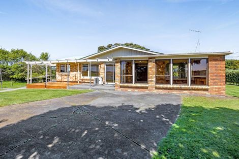 Photo of property in 1904 South Road, Kaupokonui, 4678