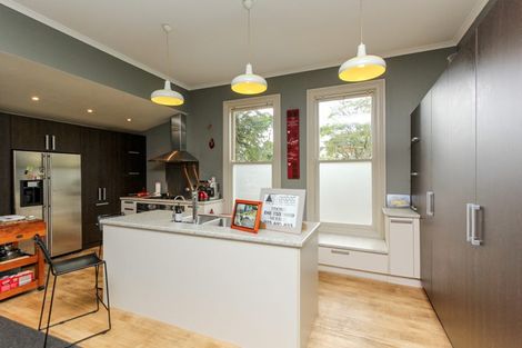 Photo of property in 32 Carrington Street, New Plymouth, 4310