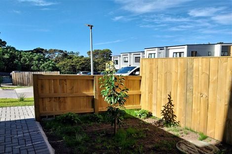 Photo of property in 26 Morihana Close, Glen Eden, 0602