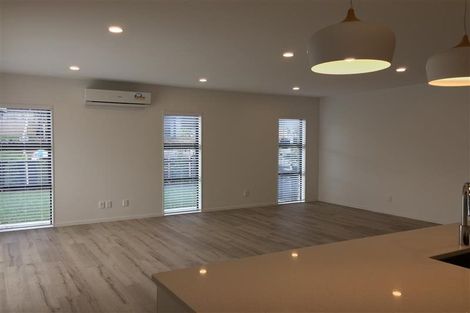 Photo of property in 29 Syd Grant Crescent, Orewa, 0931