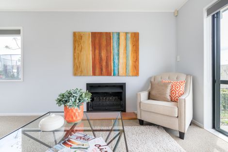 Photo of property in 27 Suncrest Drive, West Harbour, Auckland, 0618