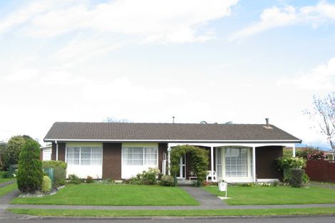 Photo of property in 42 Branch Road, Highlands Park, New Plymouth, 4312