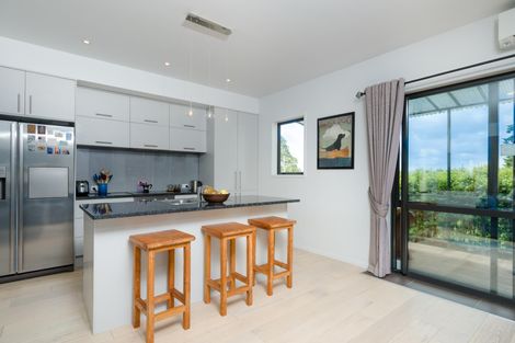 Photo of property in 24 Edgerton Road, Te Atatu Peninsula, Auckland, 0610